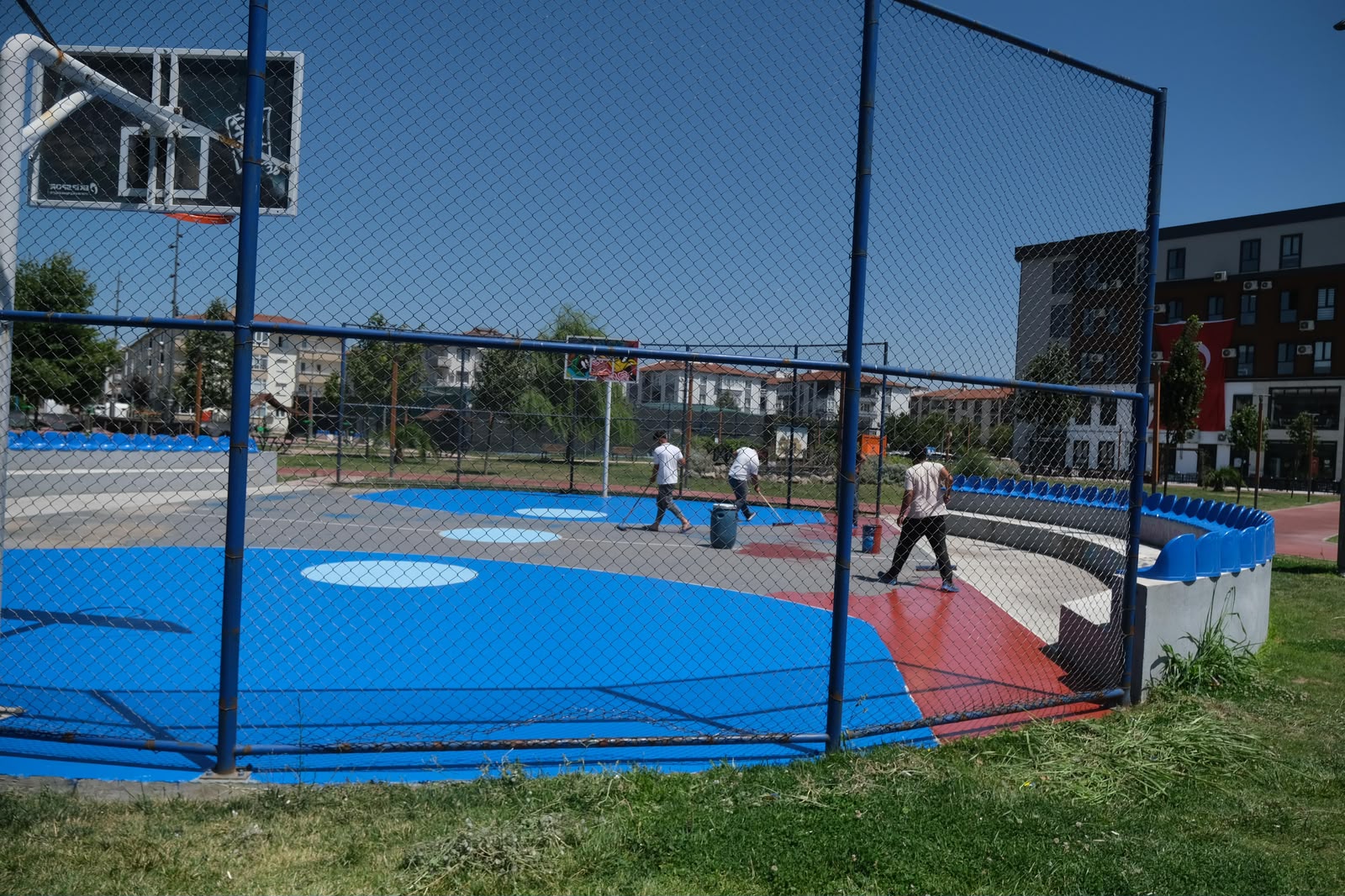 ALTIEYLÜL’DE PARKLARA GÜVENLİ VE MODERN DOKUNUŞ