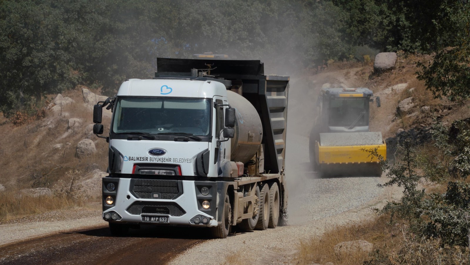Büyükşehir Dursunbey’de Ulaşım Konforunu Artırıyor